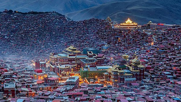 Larung Gar, el valle donde viven miles de monjes budistas. https://bit.ly/2wJzbZ8 #FaenaAleph
