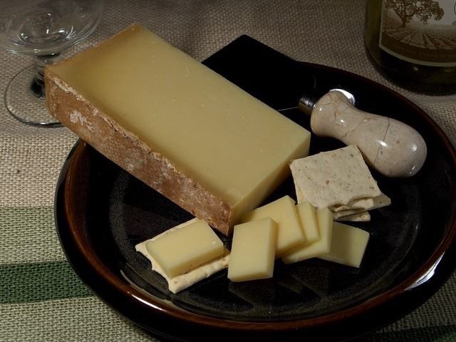 electricalplus's tweet image. Electricity can be sourced from all sorts of places, including cheese! Unlike many other kinds of cheese, Beaufort cheese does not require the use of whey. Bacteria is added to remove the whey, causing a release of biogas. This gas is then used to heat water and create energy. 😲