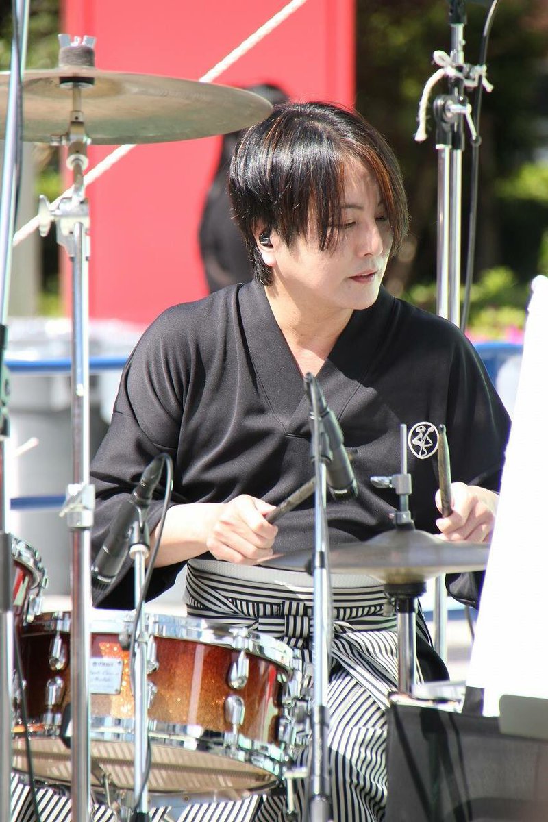 黒子 Mica Sur Twitter 打ち込み音と寸分違わぬ超絶技工で過去 Soft Balletや平沢進 P Modelのドラマーを務めた 上領亘 ラルクのyukihiroは昔 追っかけかと言われるほど上領が叩くライブ会場に現れた 現在は民謡 和太鼓方面にも手を広げている 54歳 黒子 Mica Sur Twitter 打ち込み音と寸分違わぬ超絶技工で過去 Soft Balletや平沢進 P Modelのドラマーを務めた 上領亘 ラルクのyukihiroは昔 追っかけかと言われるほど上領が叩くライブ会場に現れた 現在は民謡 和太鼓方面にも手を広げている 54歳