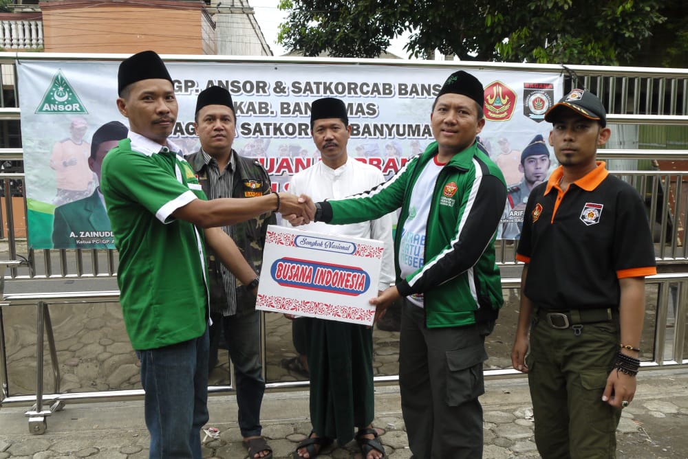 ikhsanu6928346's tweet photo. Bismillah.. Ikhtiar kecil kami untuk kepedulian sesama di Bumi Nusantara.
Rombongan BAGANA Satkorcab Banser Banyumas berangkat mengantar Bantuan ke Banten.
Start dari Purwokerto, Sabtu 12 Januari 2019
#KitaIniSama #
#acm1028 #ansor #banser #ansorbanyumas #banserBanyumas https://t.co/bSLs14HJP7