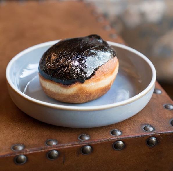 OneidaFS's tweet image. We'll eat healthy next year.
 
📸: @kristen.mendiola @BandOfBohemia
🍽: Studio Pottery Collection #ThisIsOneida