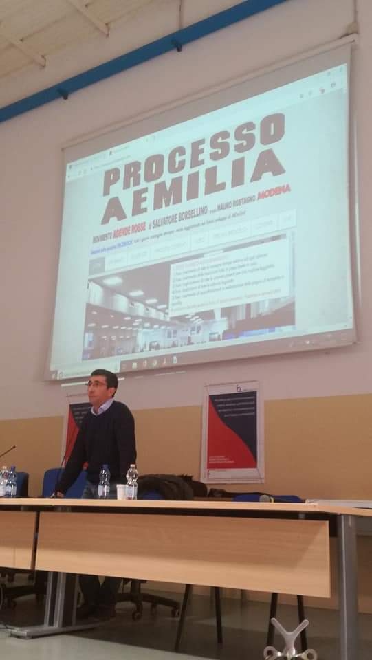 ERCGIL's tweet photo. In aula Magna, Istituto Belluzzi-Fioravanti, gremita di ragazze e ragazzi, si parla di #Legalità e #lottaallamafia con #ERanda di @libera_annclm, #AMicele V.Sindaco Casalecchio, #VColla Segr.@cgilnazionale, @GioveGino S.G. #CgilER. https://t.co/QaTKmzJ1zU