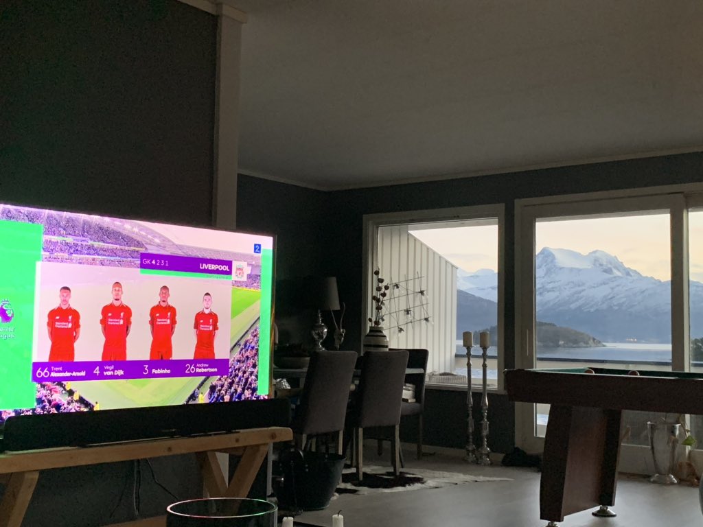 evedlog's tweet image. Get in reds