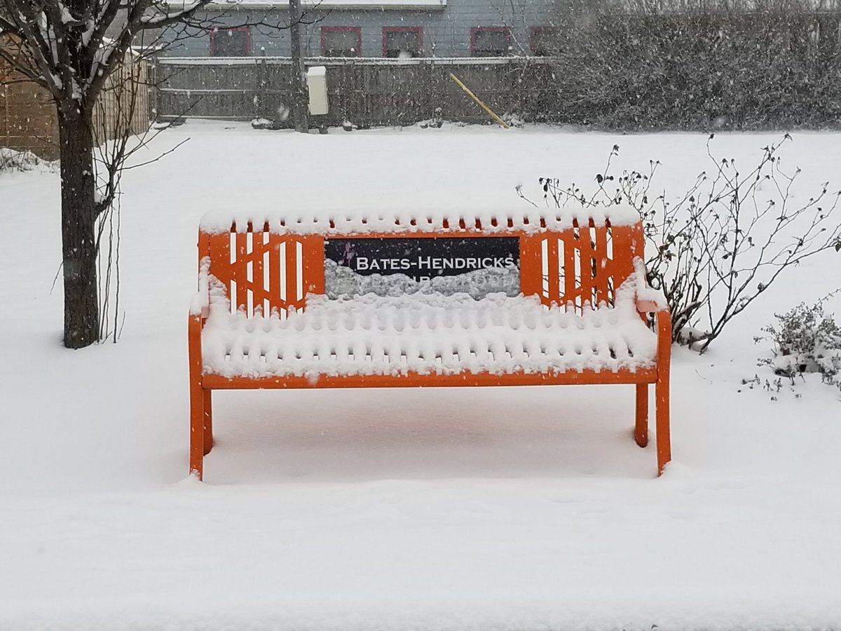 BatesHendricks's tweet photo. A snowy day in the neighborhood! https://t.co/eACmAJbxY7