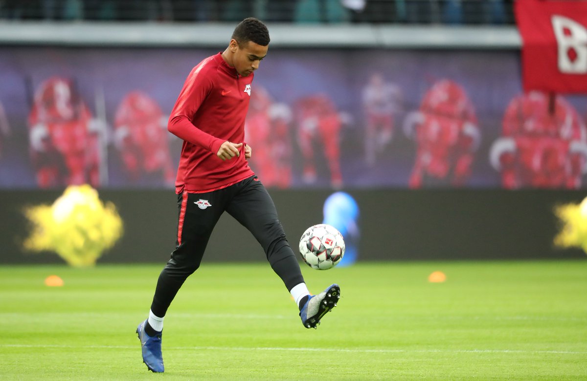 RBLeipzig's tweet photo. Es gibt 2 Wechsel bei den #RotenBullen🔴⚪

↩ Yvon #Mvogo für #Gulácsi 
↩ Tyler #Adams für Konrad #Laimer 

#RBLSK (46.) 1:0 https://t.co/MeT34MeF0N