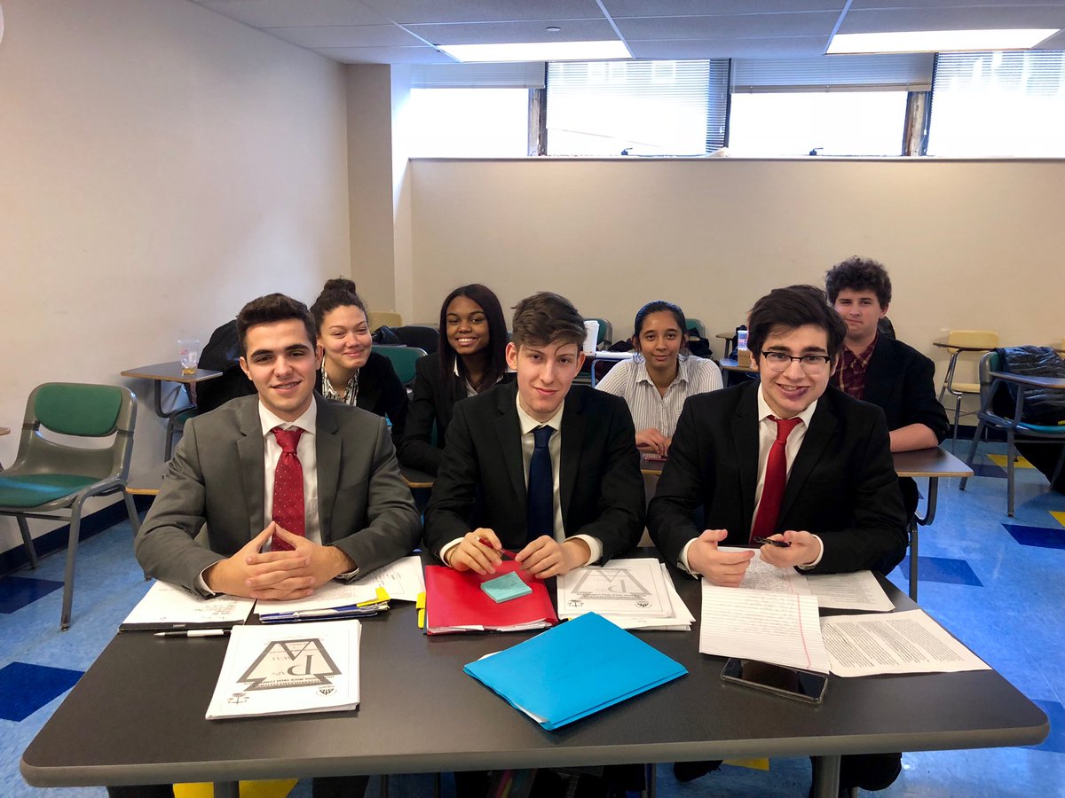 LancerMockTrial's tweet photo. Good luck Crimson and Gold at LaSalle BGI. Check out those “C’s” for Central 😂☺️💕🙃 #mocktrial #realfriendship https://t.co/eVPMjCI8ZX