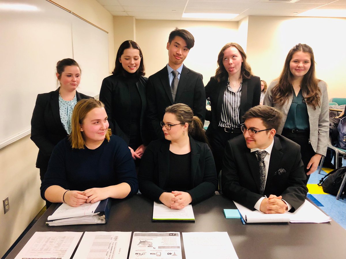 LancerMockTrial's tweet photo. Good luck Crimson and Gold at LaSalle BGI. Check out those “C’s” for Central 😂☺️💕🙃 #mocktrial #realfriendship https://t.co/eVPMjCI8ZX