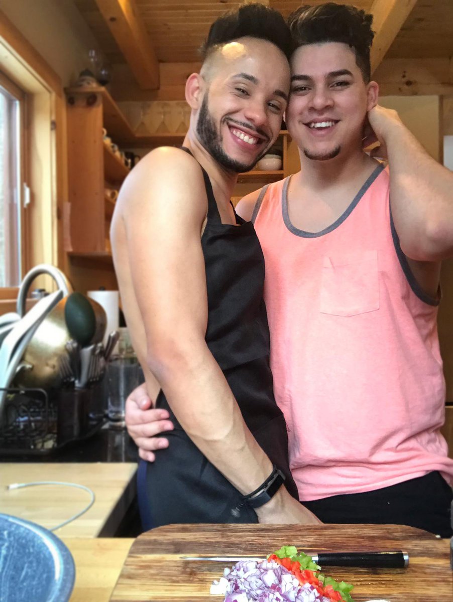 JonathanRi0s's tweet photo. Good Morning, 
Breakfast on the works !
#WeekendAway #GayCouple https://t.co/DFBso61N7C