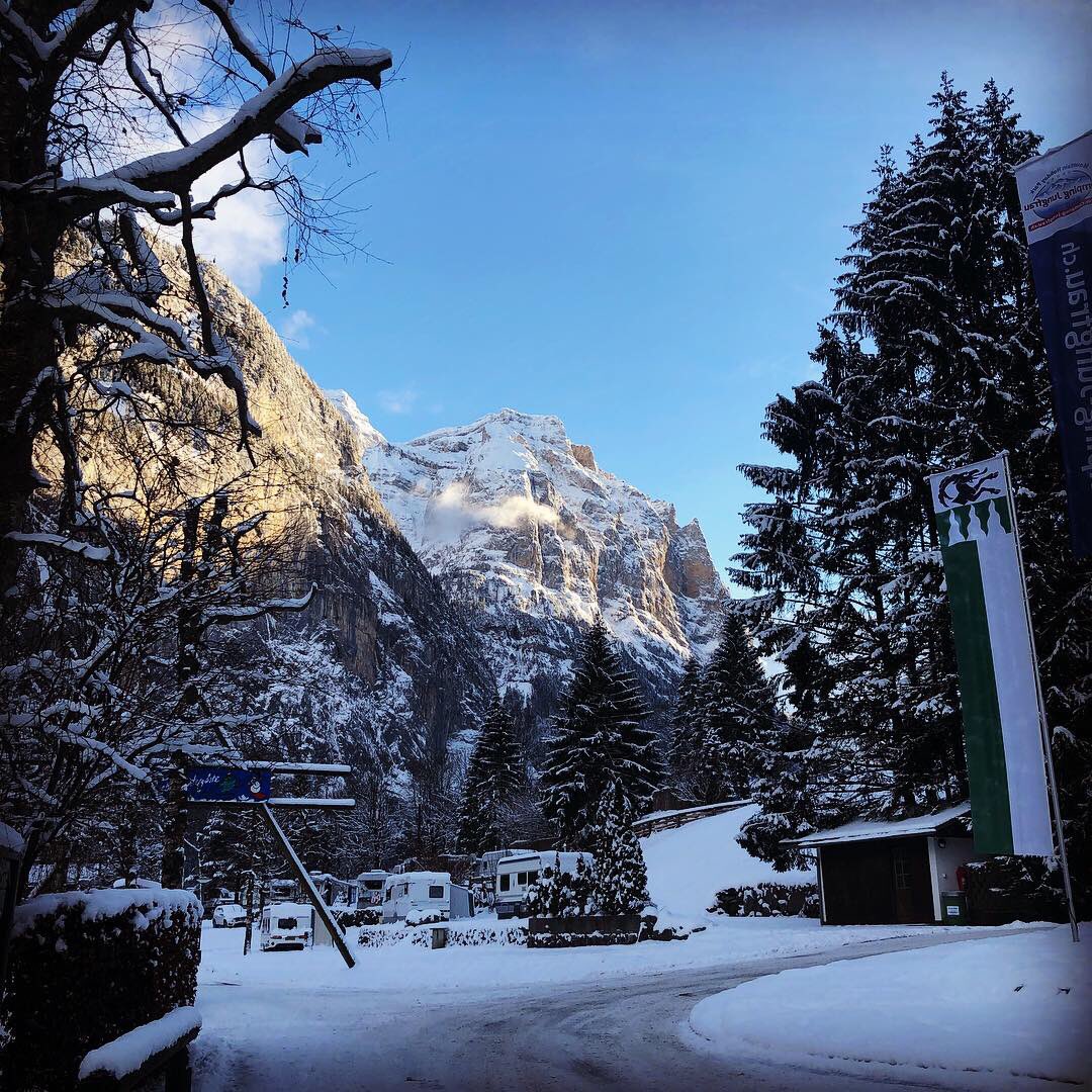 fahrschulgilgen's tweet photo. Weekend traumhaftes Wetter 😍 #winter #Lauterbrunnen #CampingJungfrau #gilgen #fahrschule #famcolli #weekend https://t.co/8fsVetspQF