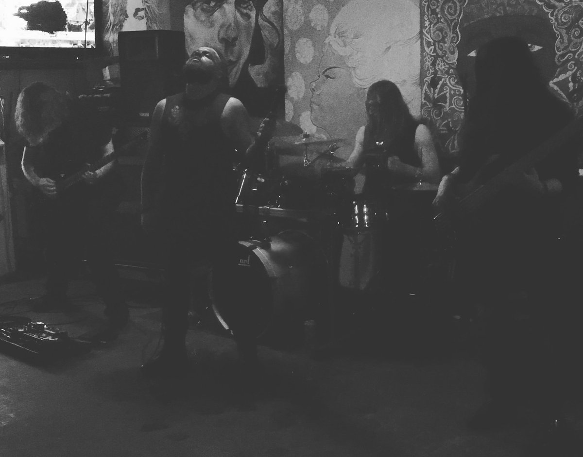 ViedmaPD's tweet photo. 1/10/19 at #UncleLous in #Orlando #FloridaMetal #SupportLocalMusic #ChickBassist #DrummerWorship #GuitarOnDeck #Dreads #Pagan https://t.co/yIENdWAhQa