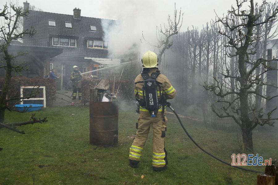 🚨 Schutting en heg in brand van woning in #Harskamp 112.press/QwX2qt 112Ede https://t.co/sw93gx3HVy