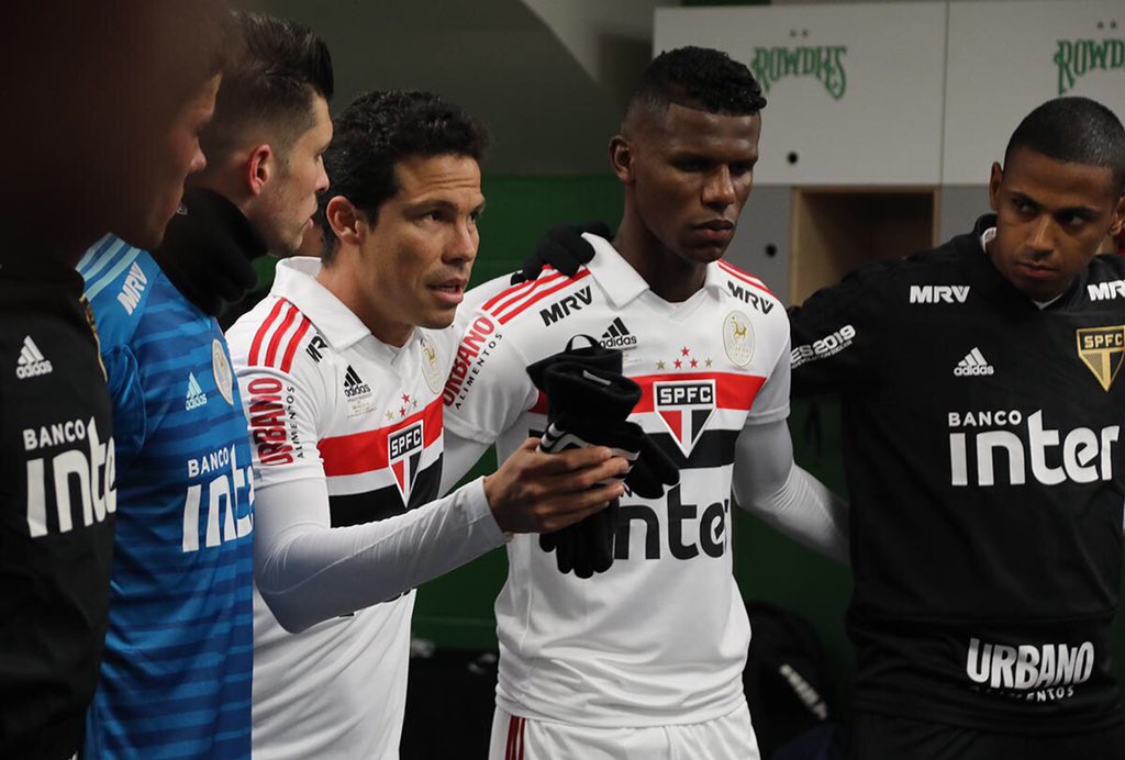 SaoPauloFC's tweet image. E aí, quem está ansioso para acompanhar mais um desafio do Tricolor na pré-temporada?

⚽ São Paulo x @AFCAjax 
🏟 Orlando City Stadium
⏰ 13h 🇺🇸 | 16h 🇧🇷
🏆 @Florida_Cup 
⠀⠀⠀⠀⠀⠀⠀⠀⠀
📺 Band e SporTV
⠀⠀⠀⠀⠀⠀⠀⠀⠀
#TricolorNosEUA 🇾🇪🇺🇸
#FloridaCup #ReadyForUniversal