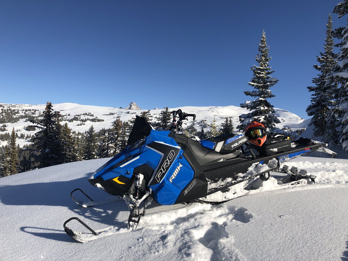 fossilfuel69's tweet image. Who would put random poles in the forest??? 🙄🙄 #snowmobile #polarisaxys #grandteton