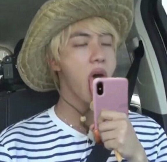 EKMontie's tweet photo. My phone when I see certain pics of @BTS_twt. 😍💜
#ThingsNotToLick https://t.co/wi1TEhIrey