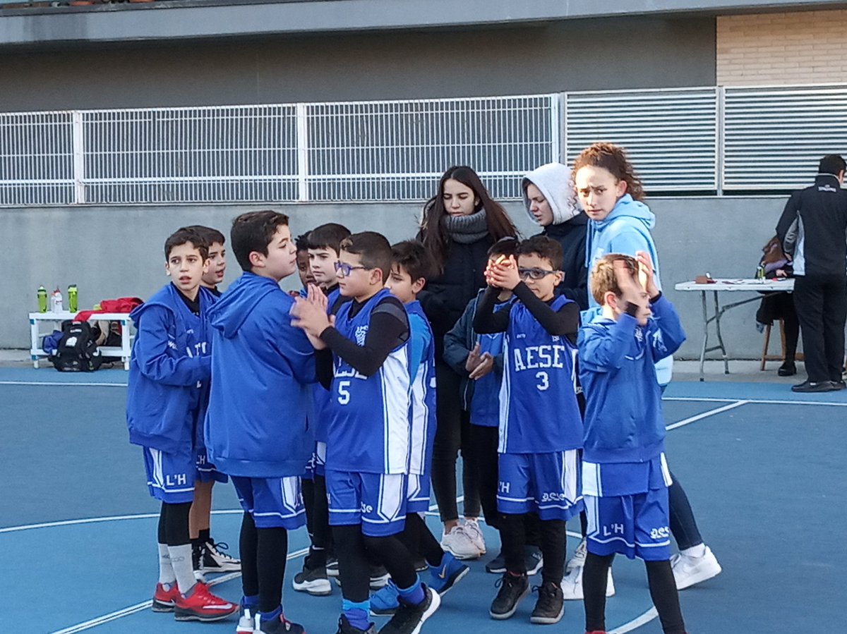 XaviValverdeLH's tweet photo. Avui hem començat nova aventura amb bona actitud i moltes ganes tot i el fred! L'exigència ha pujat i ja s'ha vist que toca posar en pràctiques molts conceptes. Gran treball!!! #PMM1 https://t.co/zsHYclyfBH
