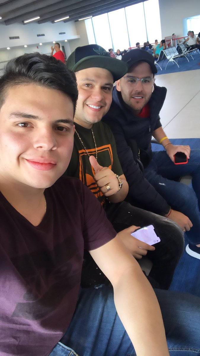 NandiMejia's tweet photo. Buena vibra mis viejos 🤙🏼 @SeveriniFede @Luifer_Cuello https://t.co/u9JFb0YqI8