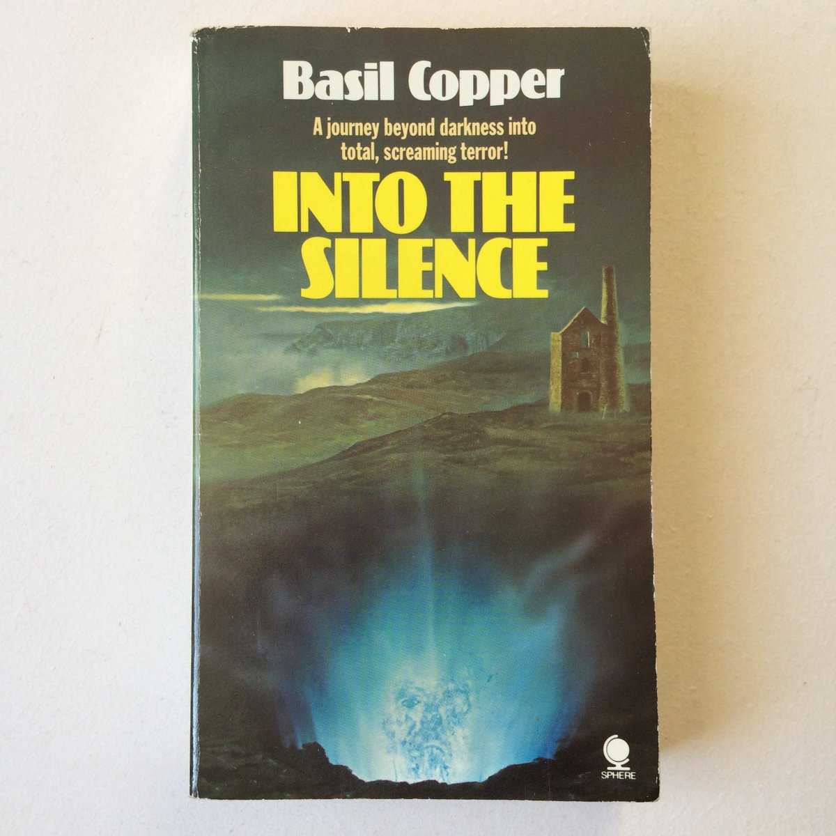 Alldatalostbook's tweet photo. Copper 👮 

https://t.co/qE7aCBARx9

#horror #horrorbooks #augustderleth #hplovecraft #weirdfiction #weirdtales #bookstagram #alldatalostbooks #occult #edgarallanpoe #williamhopehodgson #raybradbury #robertbloch #clarkashtonsmith #whattoread #onlinebooks  #basilcopper https://t.co/uyBgL2foij