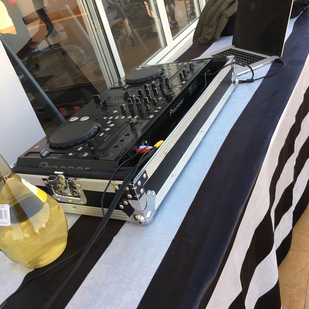 DEEJAYANSELM's tweet photo. SATURDAY VIBES
OFFICE 1️⃣
later on we be turning up
@liquidsilknaalya
For #FeverSaturdays https://t.co/CevMtWNsY5