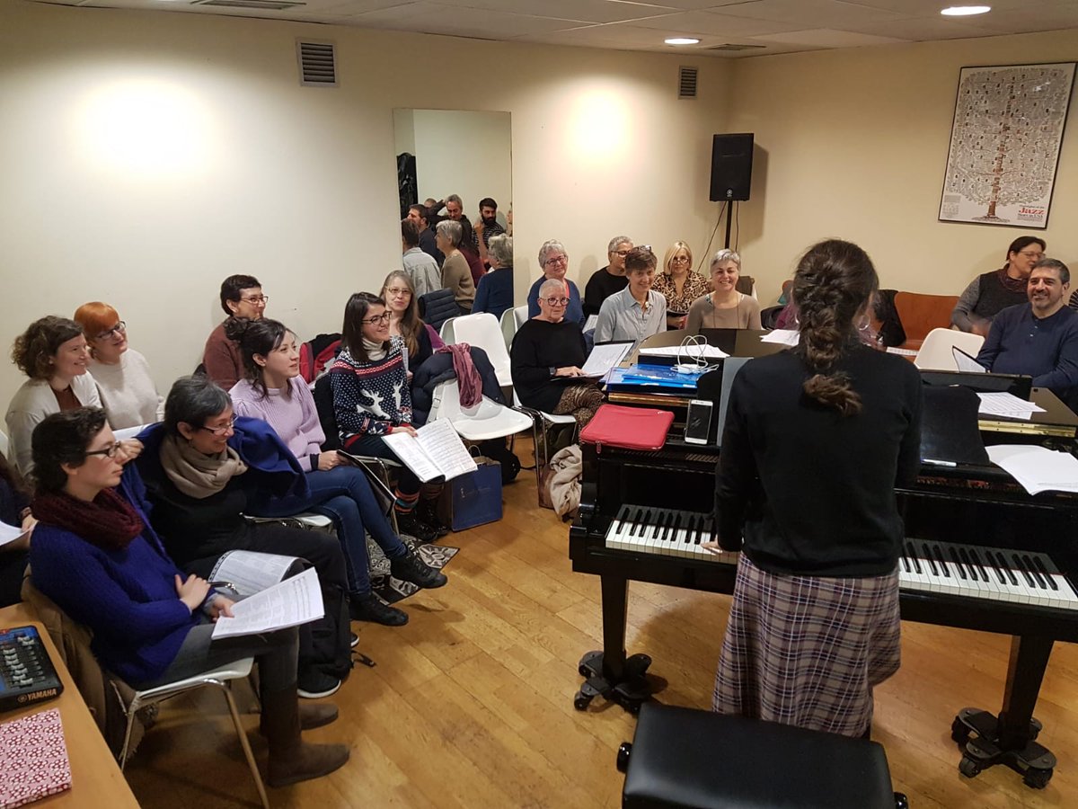 Trencacors's tweet image. Avui assaig extra per preparar el concert de demà a la ONCE. #festessantantoni @LEMiJPC @cristinacolome2  @Mondaycor @CNLBarcelona @CervantesEscola