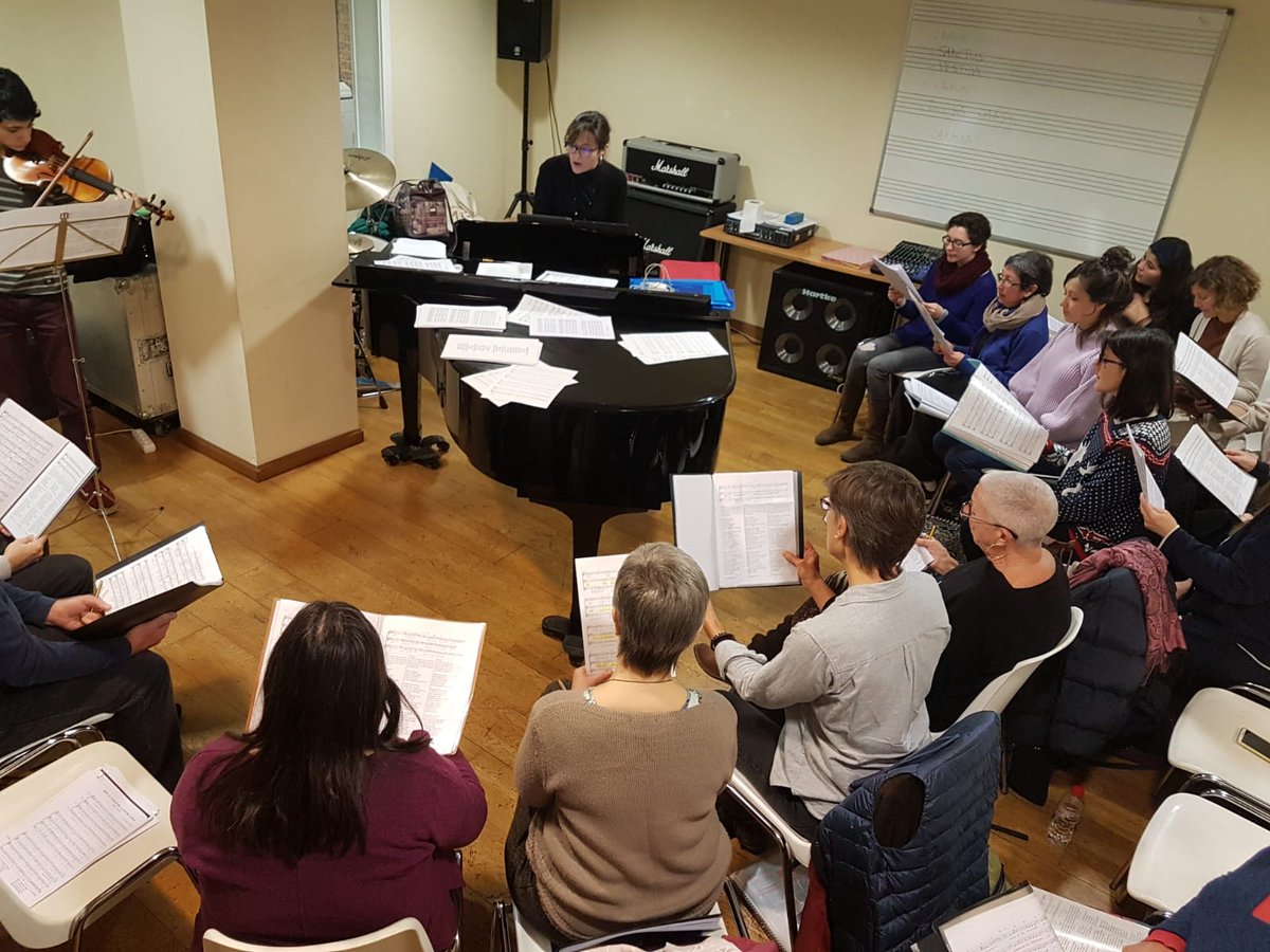 Trencacors's tweet image. Avui assaig extra per preparar el concert de demà a la ONCE. #festessantantoni @LEMiJPC @cristinacolome2  @Mondaycor @CNLBarcelona @CervantesEscola