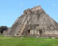 Ah Suytok Tutul Xiu funda la aldea de Uxmal (según el calendario maya). Tutul Xiu fue un emperador maya de la tribu de los Xiues. Fundadores de la zona Puuc de Uxmal.