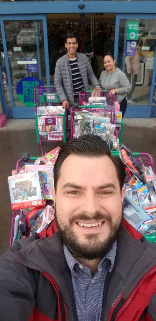 LIBREinitiative's tweet photo. This week our team celebrated Dia De Los Reyes with our Phoenix community! Our day was full of music, food, games, and we provided toys for over 1,500 children! Thank you to all our partners for a great day of fun helping our neighbors. #BeLIBRE #libreAZ https://t.co/1WIY8tnotE