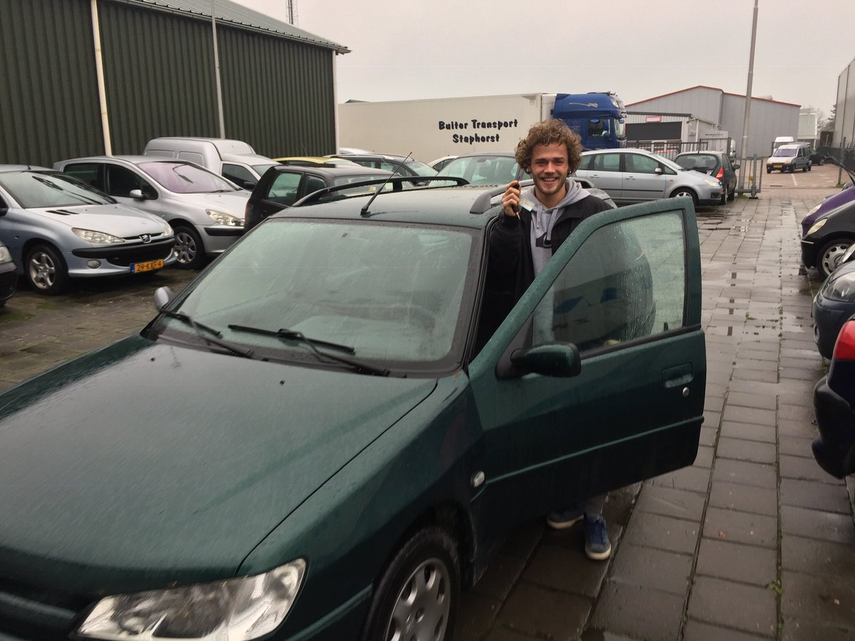 baskoelmans's tweet photo. Mijn zoon koopt zijn eerste auto van zijn spaarcenten. Hoe gaaf is dat? Samen vandaag de auto gehaald, zo blij als een kind! #vaderzoonmoment #zoherkenbaar https://t.co/d0I29HwXT1