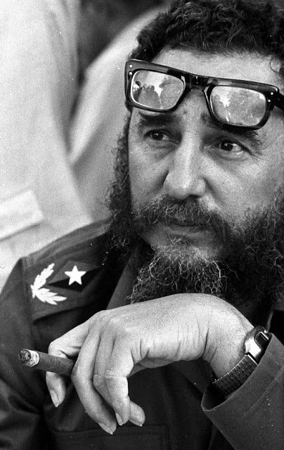 Expresó Fidel....... la inteligencia del ser humano en una sociedad revolucionaria ha de prevalecer sobre sus instintos.”......Cuba es un país de hombres de Ciencia..
...#SomosContinuidad @comandantevolt1 <a href="/DrRobertoMOjeda/">Dr. Roberto Morales Ojeda</a> <a href="/japortalmiranda/">José Angel Portal Miranda</a>