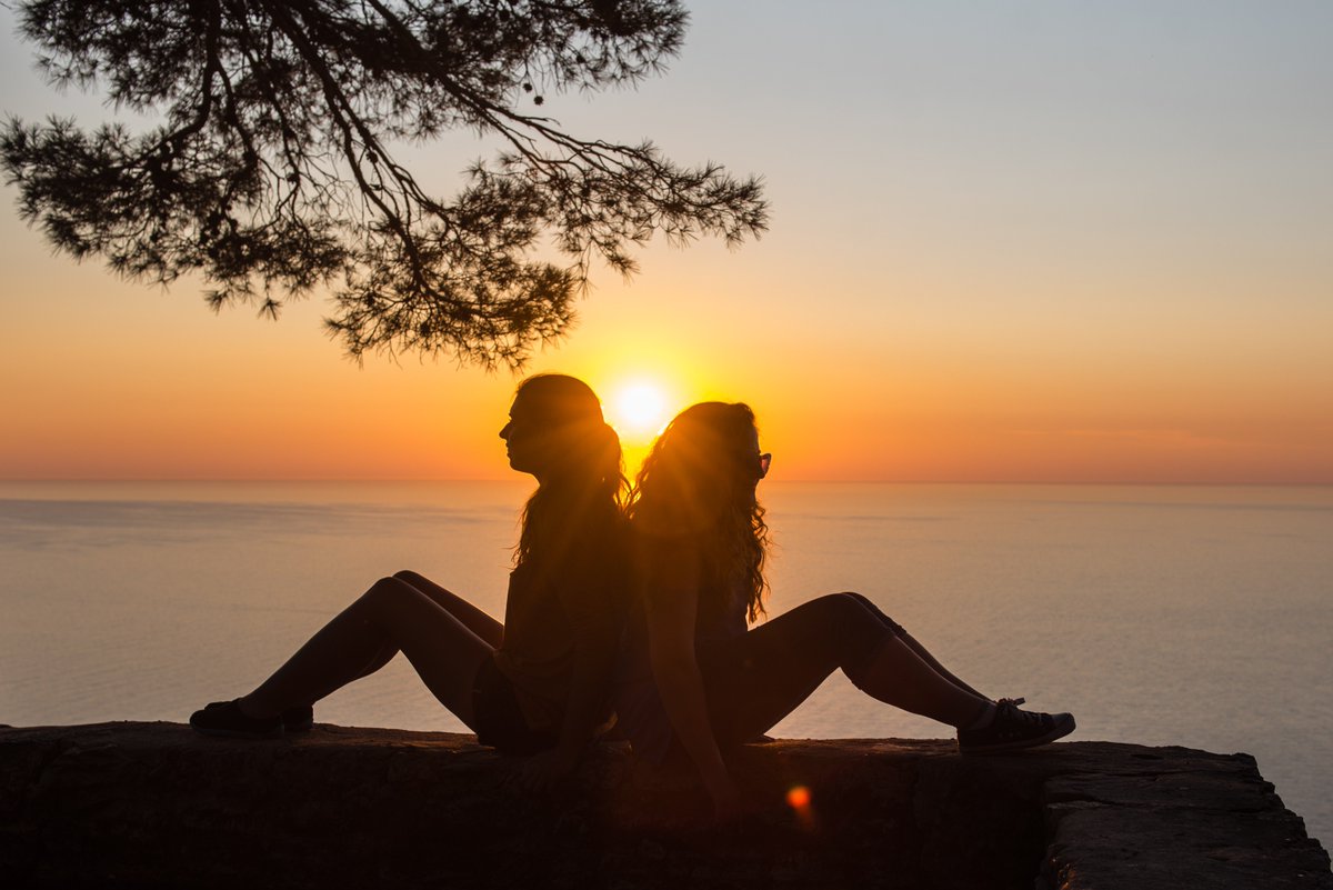 webbpagemedia's tweet photo. The importance of #bestfriends #sunsets #Goodtimes and a #Creative #photographer to capture the moment. 

   Photo 10/365 https://t.co/WQTg8iNATQ