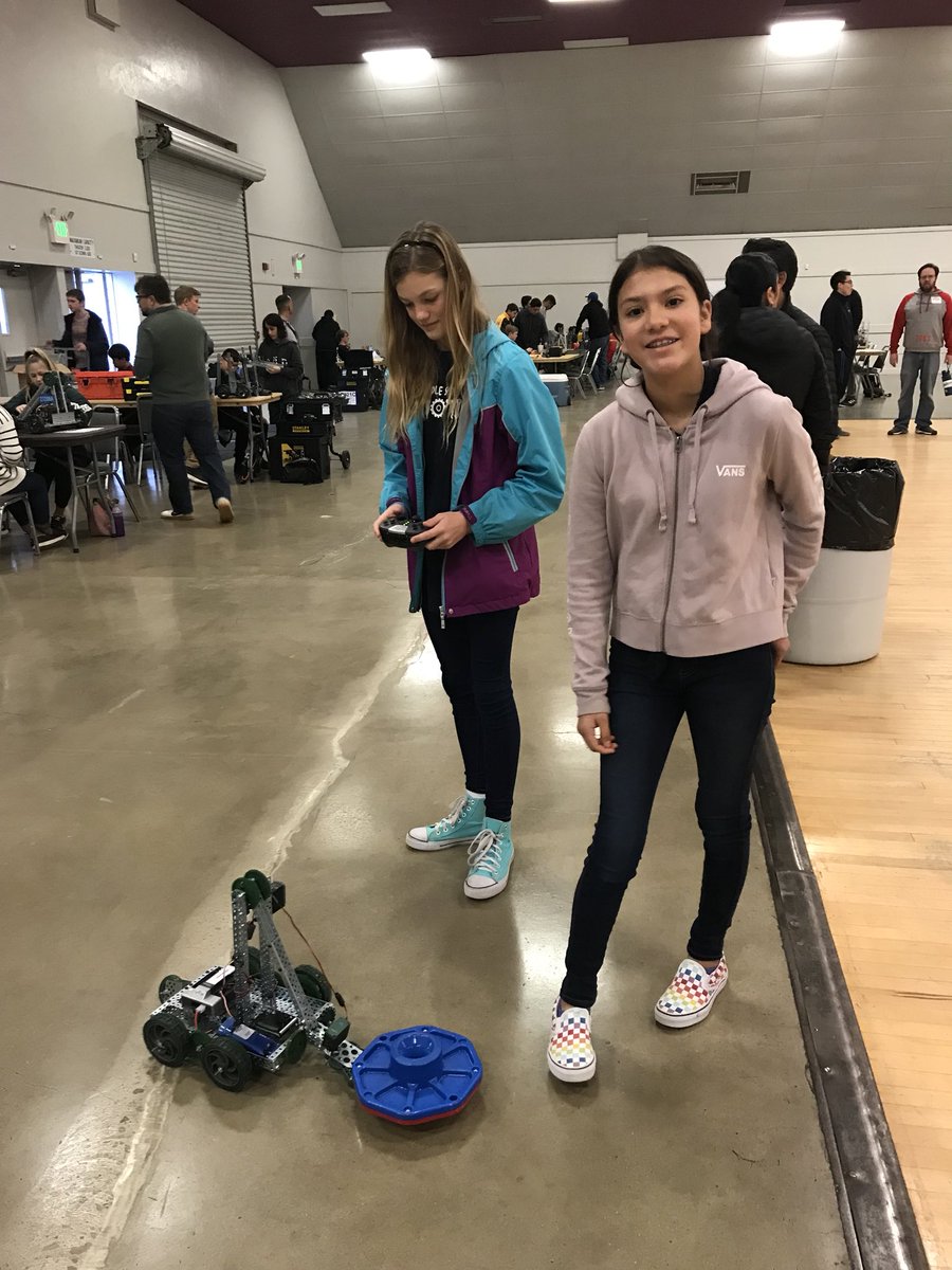 ValPerez_STEAM's tweet photo. Starting this Saturday morning with our daughter and a #robotics competition. #vex #vexrobotics @VEXRobotics #aspiringengineer https://t.co/qyLSbAbT07
