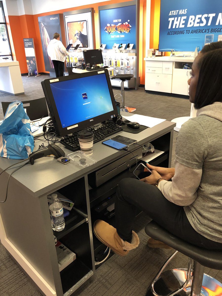 ATT_SunValley's tweet image. Our new hire starting the day off with #samsung conversion and accessories! Effectively pitched #DTV and is using #samsungsmartswitch to transfer data. Keep it up JoaQuila!