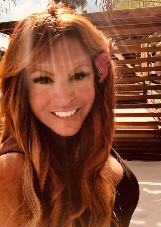 AmyAshton12's tweet photo. Pics from a magical day on the island. Such a beautiful place with loving people. Looking at the ocean is absolutely magnetic. Itβs hard to move. I have to leave and get ready for work! . Bye Bye Island. #hbb #comedy #caribbean #womenincomedy #femaleheadliners #corporatecomedian https://t.co/1JX6lHmGCw