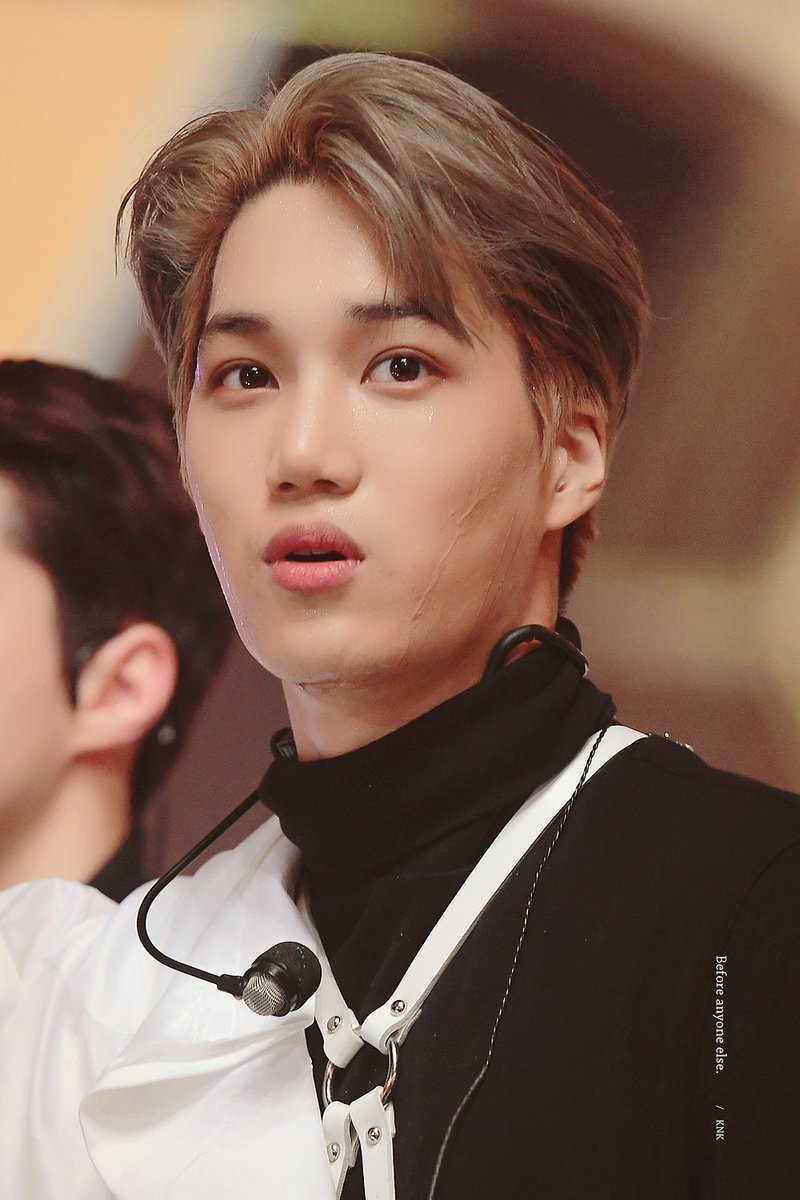 bareminimumbby's tweet photo. #CWGL ( Kim Jongin ) krit : perempuan, wanita, gadis, hidup dan bernafas dengan paru-paru bukan insang. Pengertian kalo saya suka keliling atap rumah orang Bias : Siapa aja yang mau sama saya https://t.co/7sBY7t96UB