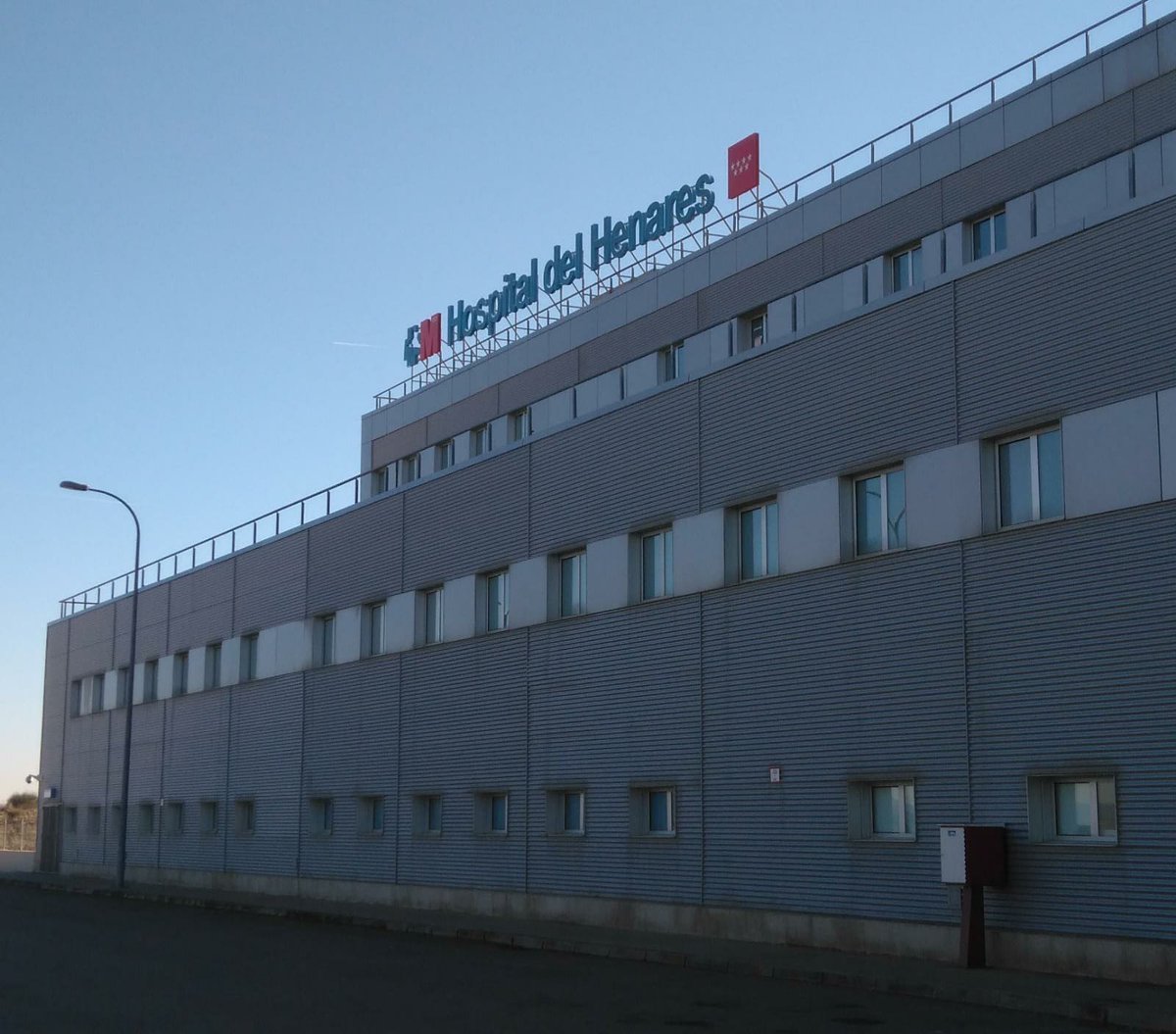 Situación en el Henares URGENCIAS:
6 pctes en *Sala A (sillones)*
39 pctes en *Agudos* (camillas)
22 pctes en *Boxes* pendientes de ingreso
4 ingresos para planta *(+48h de espera)