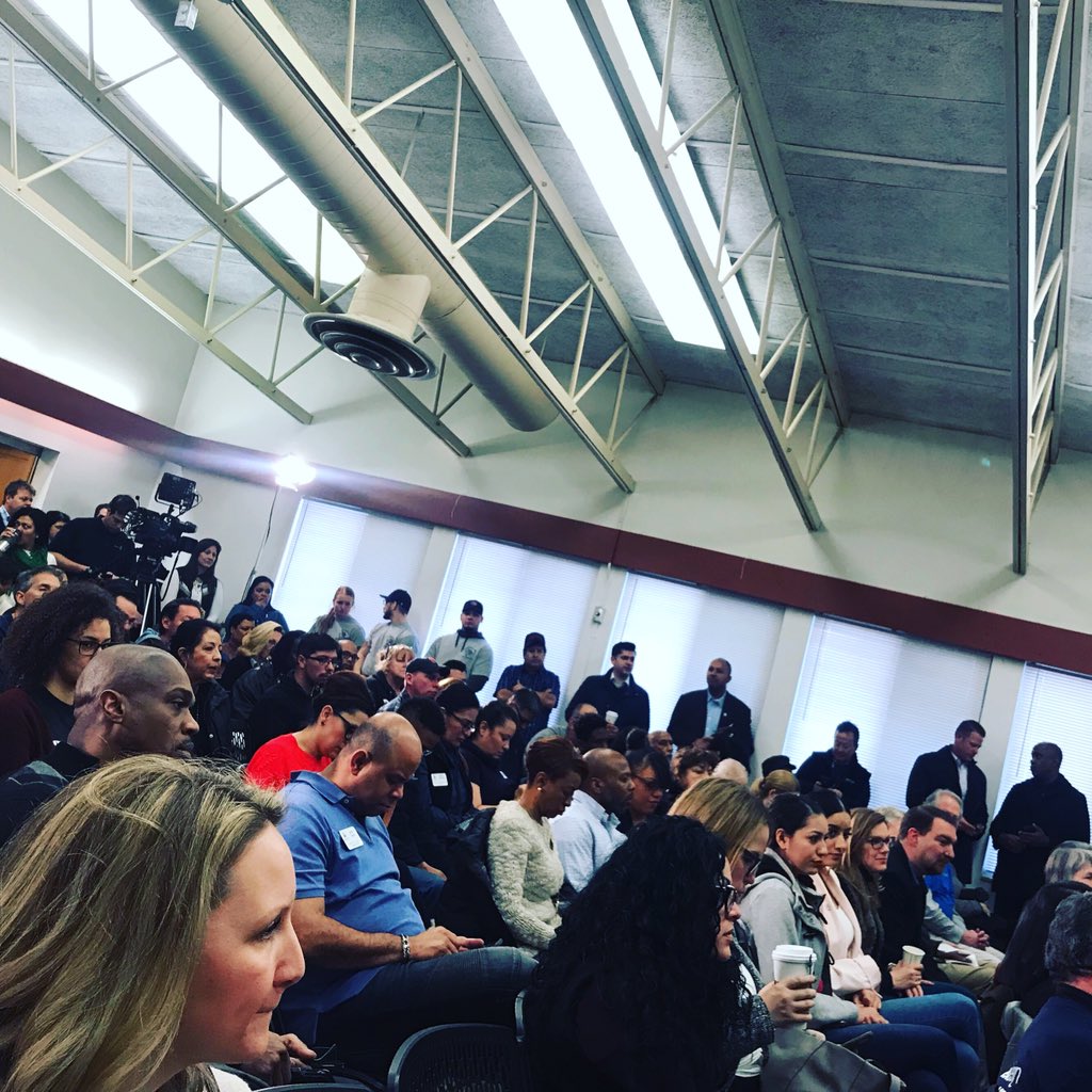 CityofDenver's tweet photo. Wow! What a turn out for #cabinetinthecommunity on a snowy Saturday! We’re here @ College View Recreation Center until 11am. If you live in the neighborhood, come by and find out how your city and @mayorhancock is working for YOU, Denverites. #denverisgood https://t.co/yc2n2l73AQ