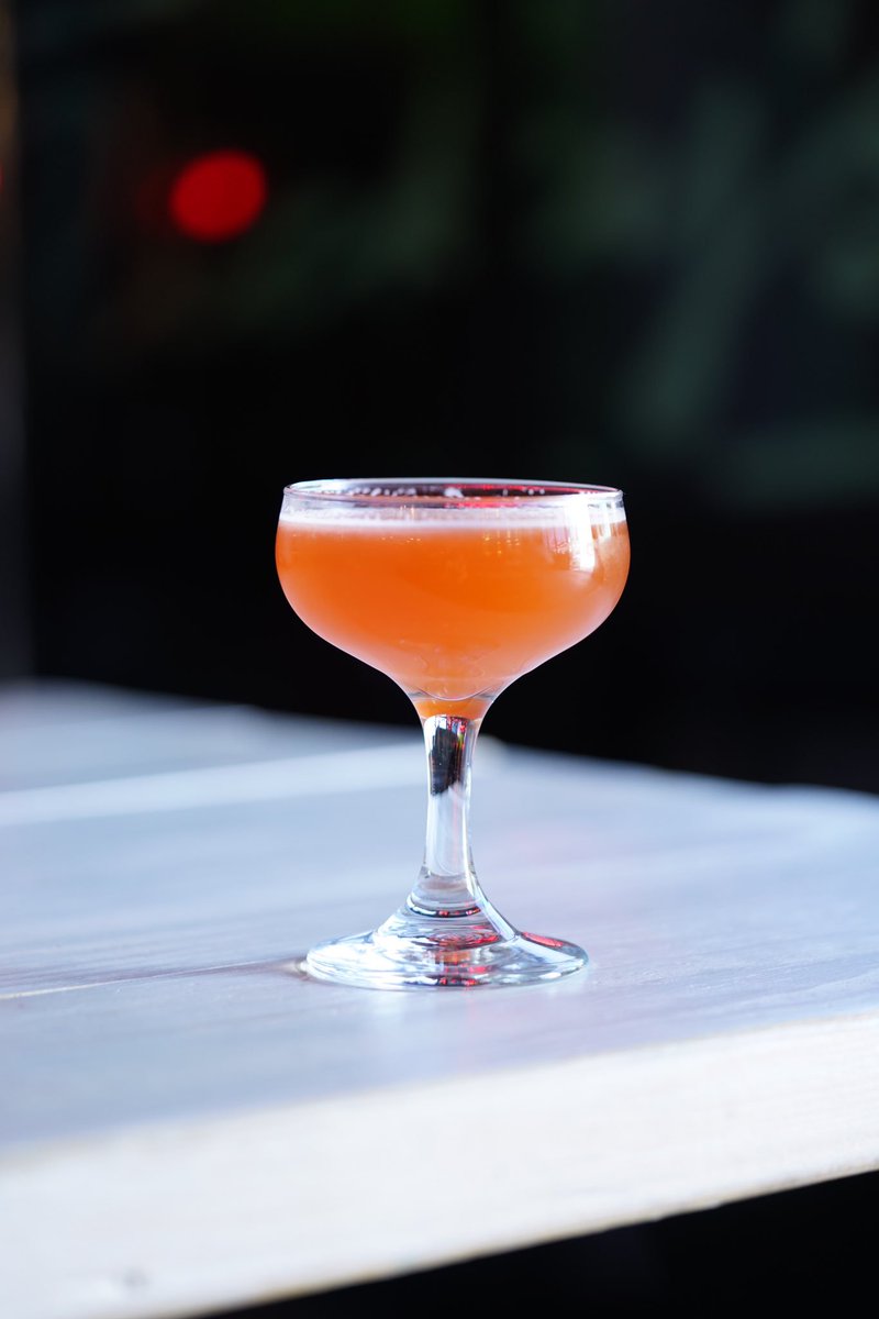 The weekends were made for drinking... Come spoil yourself with the Best Daily Happy Hour in Miami Beach from 5-10pm. 50% off everything behind the bar plus <a href="/artichokepizza/">Artichoke Basille's®</a>. #locallyloyal #rickyssobe 🍹