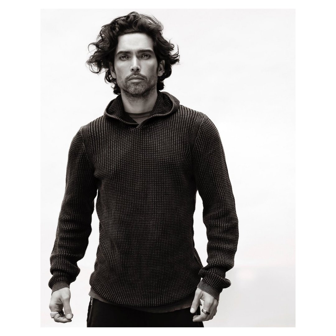 Hoy estoy convencido que sigo siendo ese niño que soñaba noche y día. Distraído en mi mundo inventando muchos mundos. Un niño que va envejecer soñando. 
¡Un año más. Gracias vida por tanto! ✨