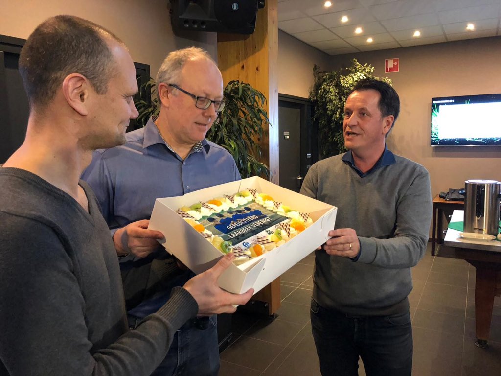 Vandaag officiële start #LaarbeekVerenigt. Samenwerking <a href="/Sparta25/">RKSV Sparta'25</a> <a href="/RKVVELI/">ELI</a> <a href="/ASV33/">ASV'33</a> <a href="/vvmariahout/">vv Mariahout</a> <a href="/KV_Flamingos/">KV Flamingo's </a> <a href="/Laarbeeknieuws/">gemeente Laarbeek</a> gericht op het duurzaam versterken van de verenigingen. Ondersteund door @NegenSX Tijd voor taart!