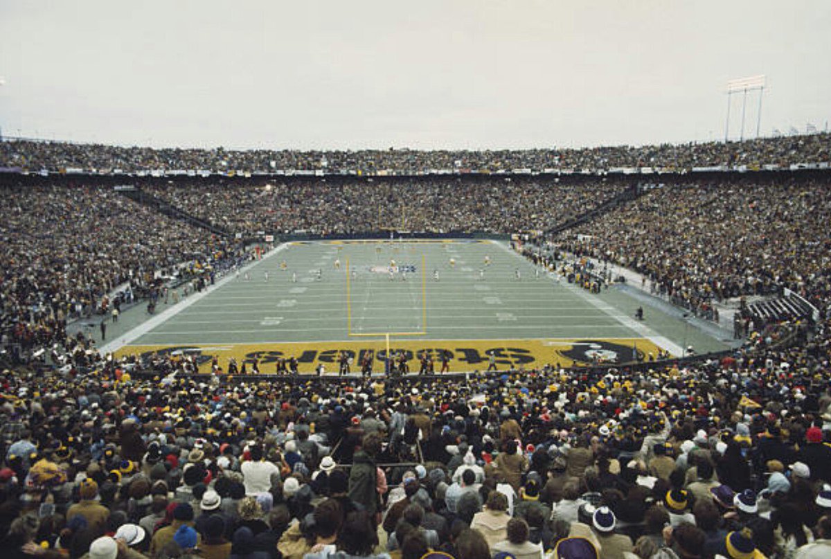 Super Bowl IX, Tulane Stadium, New Orleans, 44 years ago today.
The game, originally scheduled to be played at the brand new Louisiana Superdome, would've been the first indoor Super Bowl. However, Superdome construction delays forced the game to be moved to Tulane.