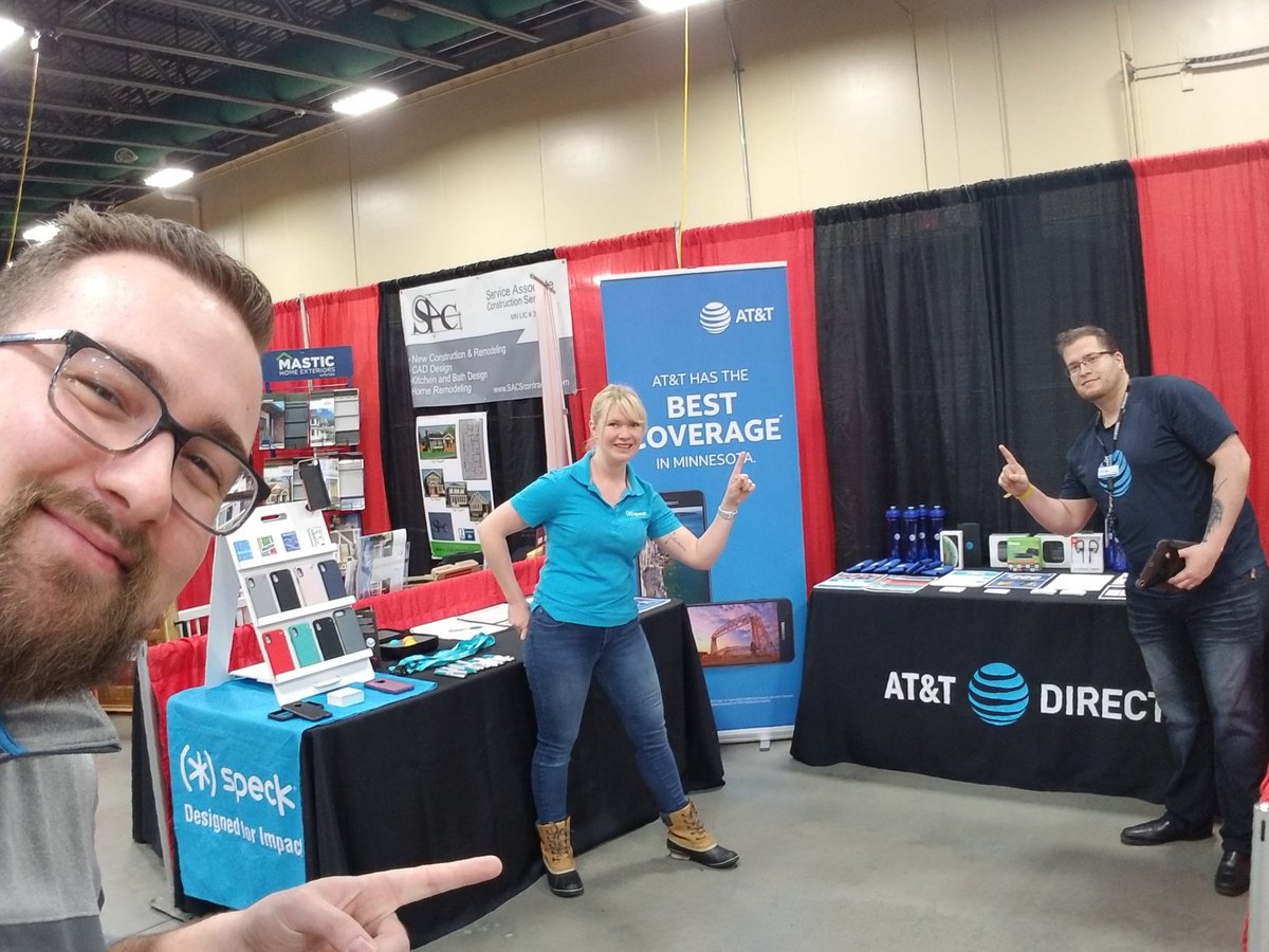 #AttMobileEvents Here at the #HomeImprovementandDesignExpo with <a href="/LeannaGrimm/">Leanna Grimm</a> from <a href="/speckproducts/">SPECK</a> and EE <a href="/Thor63564574/">Thor</a> <a href="/RafaelLopezFlo3/">Rafael Lopez Flores</a> in #ShakopeeMN @brianjshay @BrianWest_NP <a href="/fjdevereux/">Fred Devereux</a> <a href="/shawnglinski/">Shawn Glinski</a> <a href="/SamCoonMNP/">Sam Coon</a> <a href="/bpeterson407/">Bryce Peterson</a> come get the best deals available 😁