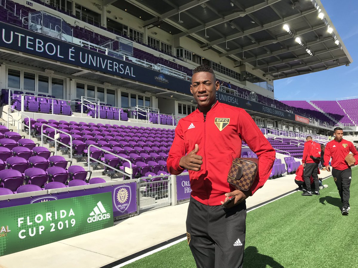 SaoPauloFC's tweet image. Delegação tricolor chega ao estádio para encarar o Ajax-HOL

#TricolorNosEUA 🇾🇪🇺🇸
#FloridaCup #ReadyForUniversal