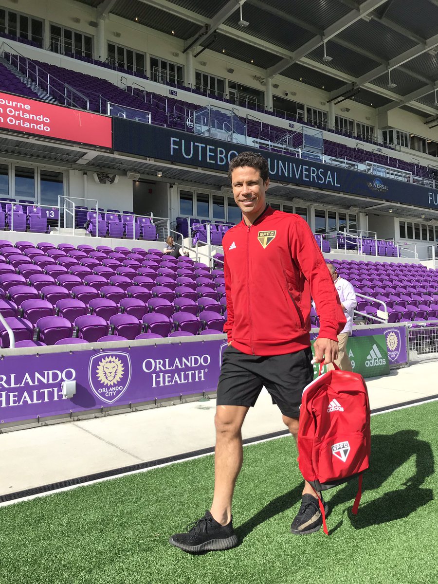 SaoPauloFC's tweet image. Delegação tricolor chega ao estádio para encarar o Ajax-HOL

#TricolorNosEUA 🇾🇪🇺🇸
#FloridaCup #ReadyForUniversal