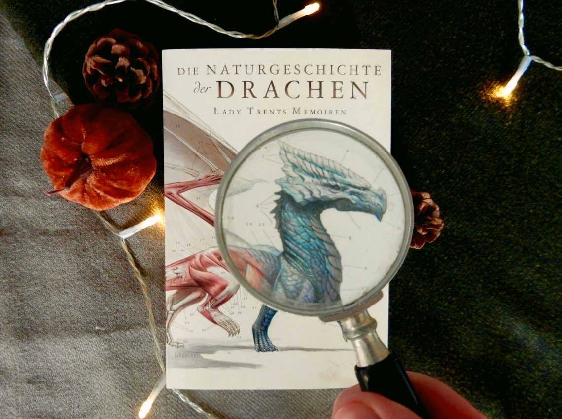CrossCult's tweet image. &quot;Definitiv eins meiner Jahreshighlights&quot;. Rezension zu LADY TRENTS MEMOIREN - DIE NATURGESCHICHTE DER DRACHEN vom Dream, Books and Fantasy Blog. Mehr Infos zum Roman gibt es auf unserer Homepage: cross-cult.de/titel/die-natu… #ladytrent #mariebrennan dreamsbooksandfantasy.de/?p=1096