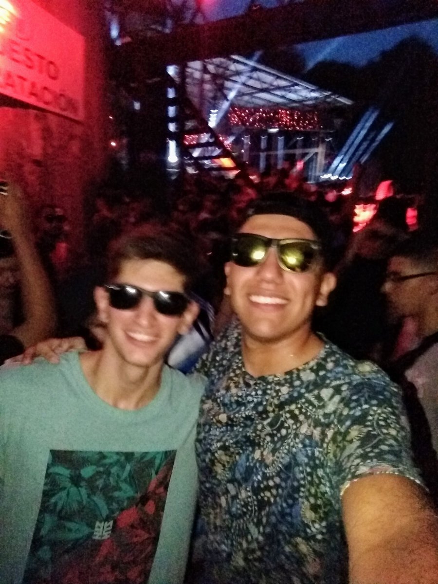 neroalexiss's tweet photo. Hacía años no pasaba un cumpleaños así. Rodeado de un montón de gente que quiero y en un fieston para no olvidar. Sin palabras, gracias 🤗 #JaimeJones https://t.co/yxpXiXDKXy