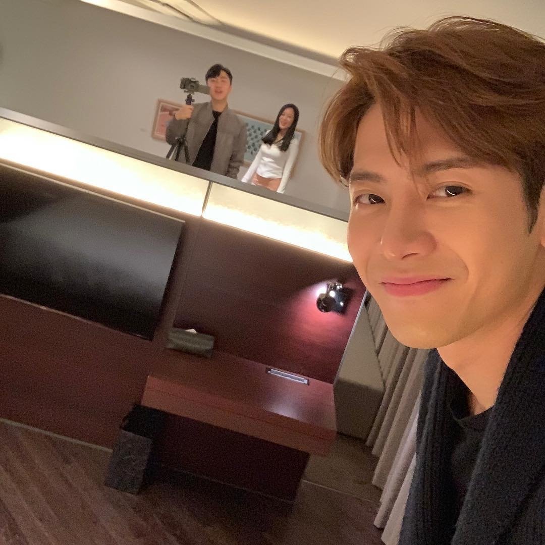 히카리 Auf Twitter Iam San2 1 13 1 00pm Seoul Second Video Is Coming Soon 明天中午北京时间十二点山山会上传和嘎嘎的续集噢 肌肉山山和王嘉尔的跨次元友谊 届时欢迎各位前来围观 Jacksonwang 王嘉尔