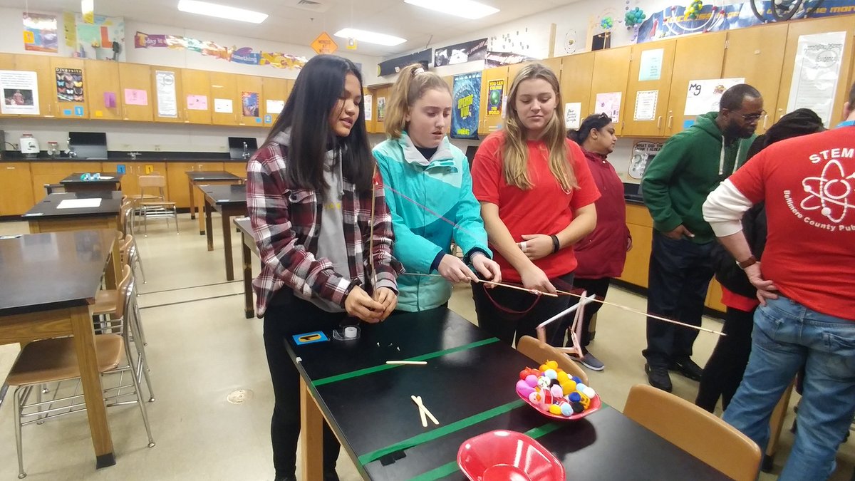 AliceBucknerSci's tweet photo. Thinking through problems! #MSSTEM19 #Room108AdventureTime. @BCPSSci @ArbutusMS https://t.co/4ri712fEbP