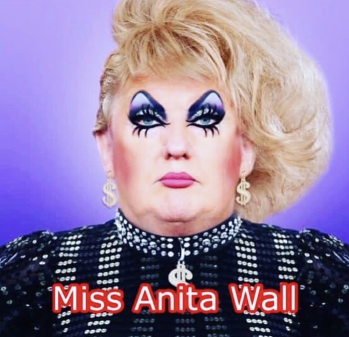 hootyhaigh's tweet photo. Introducing to the stage miss #Anitawall. Thanks @TheBiancaDelRio I’ve officially lost my shit https://t.co/5BRI44jFZI