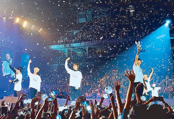 Bts we are bulletproof pt2 концерт. Бтс церемонии награждения. Концерт бтс в лос анджелесе. Бтс концерт 2016. Bts kayounenka on stage: epilogue.