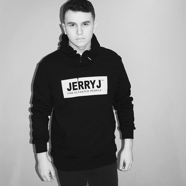 hamiedog's tweet photo. Definitely hoodie time!

@jerryjclothing

#menswear #mensfashion #mensstyle #fashion #style #streetwear #men #man #clothing #localshopping #shoplocal #shopsmall #jerryj #hamiedog #smallindiebusiness https://t.co/VUtj7ceL6C https://t.co/SG8SpFhRnD