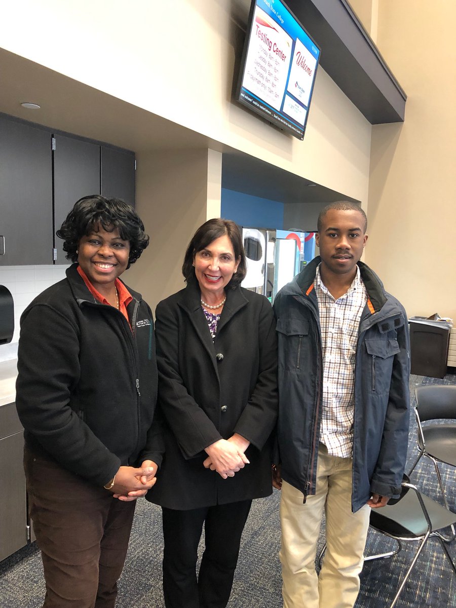 Look who I ran into today ⁦<a href="/TheStarkState/">Stark State College</a>⁩ College’s Express Enrollment today: Chima and Dr. Barbara Amanambu. Welcome, Chima! We look forward to having you as a student.  ⁦<a href="/OhioHigherEd/">Ohio Higher Ed</a>⁩